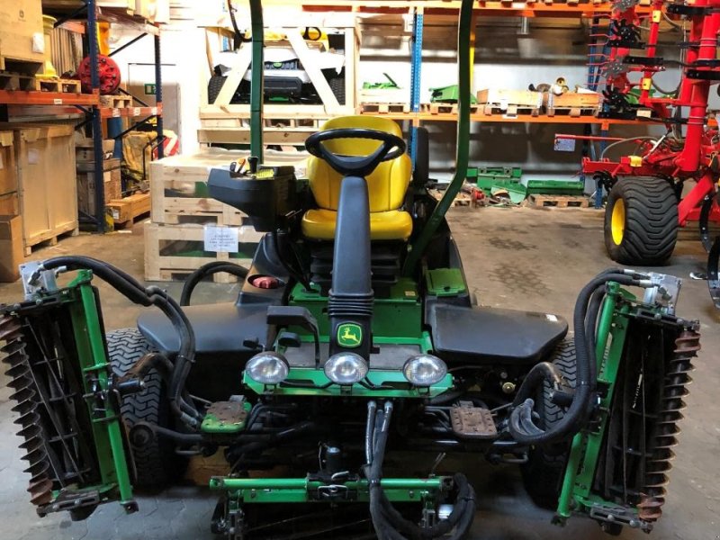 Sitzrasenmäher del tipo John Deere 8700, Gebrauchtmaschine en Trige (Imagen 1)