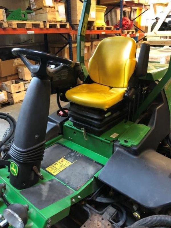 Sitzrasenmäher du type John Deere 8700, Gebrauchtmaschine en Trige (Photo 6)