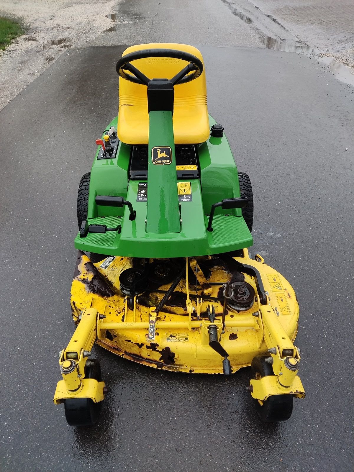 Sitzrasenmäher типа John Deere F510, Gebrauchtmaschine в Klarenbeek (Фотография 2)