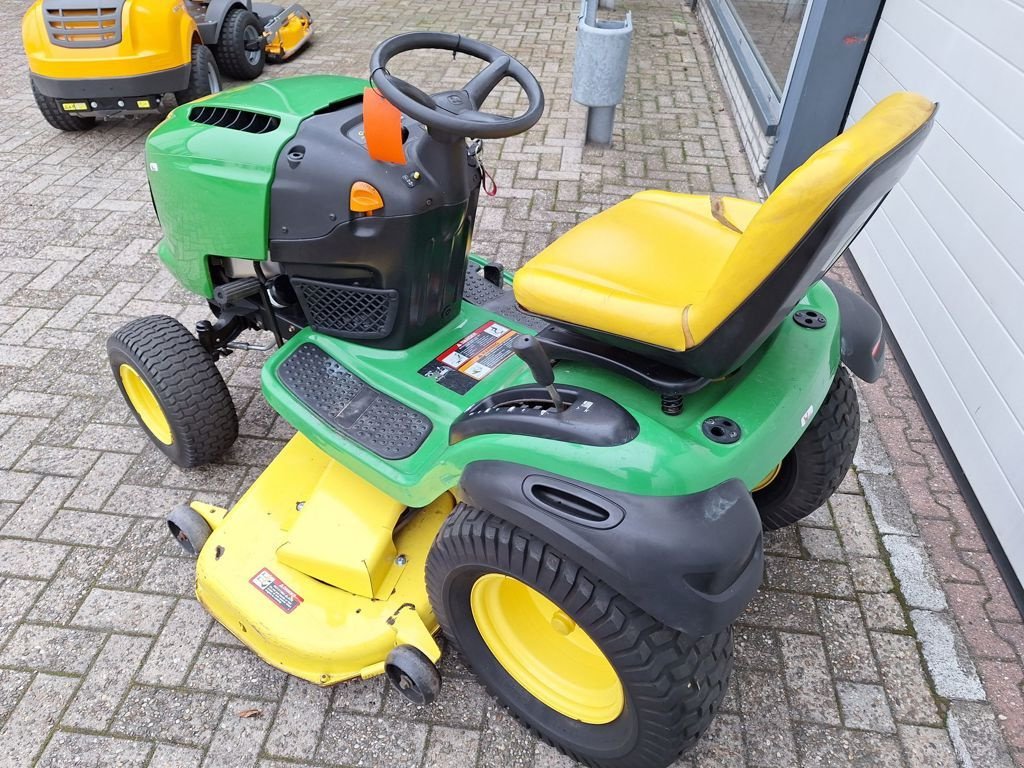 Sitzrasenmäher des Typs John Deere G110 145CM, Gebrauchtmaschine in MARIENHEEM (Bild 2)