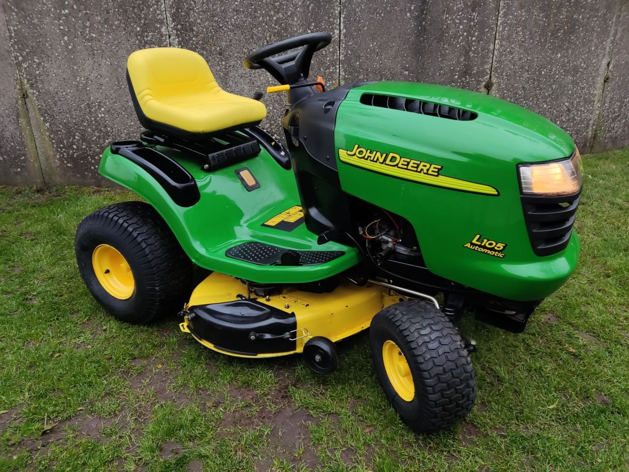 Sitzrasenmäher du type John Deere L105, Gebrauchtmaschine en Klarenbeek (Photo 1)