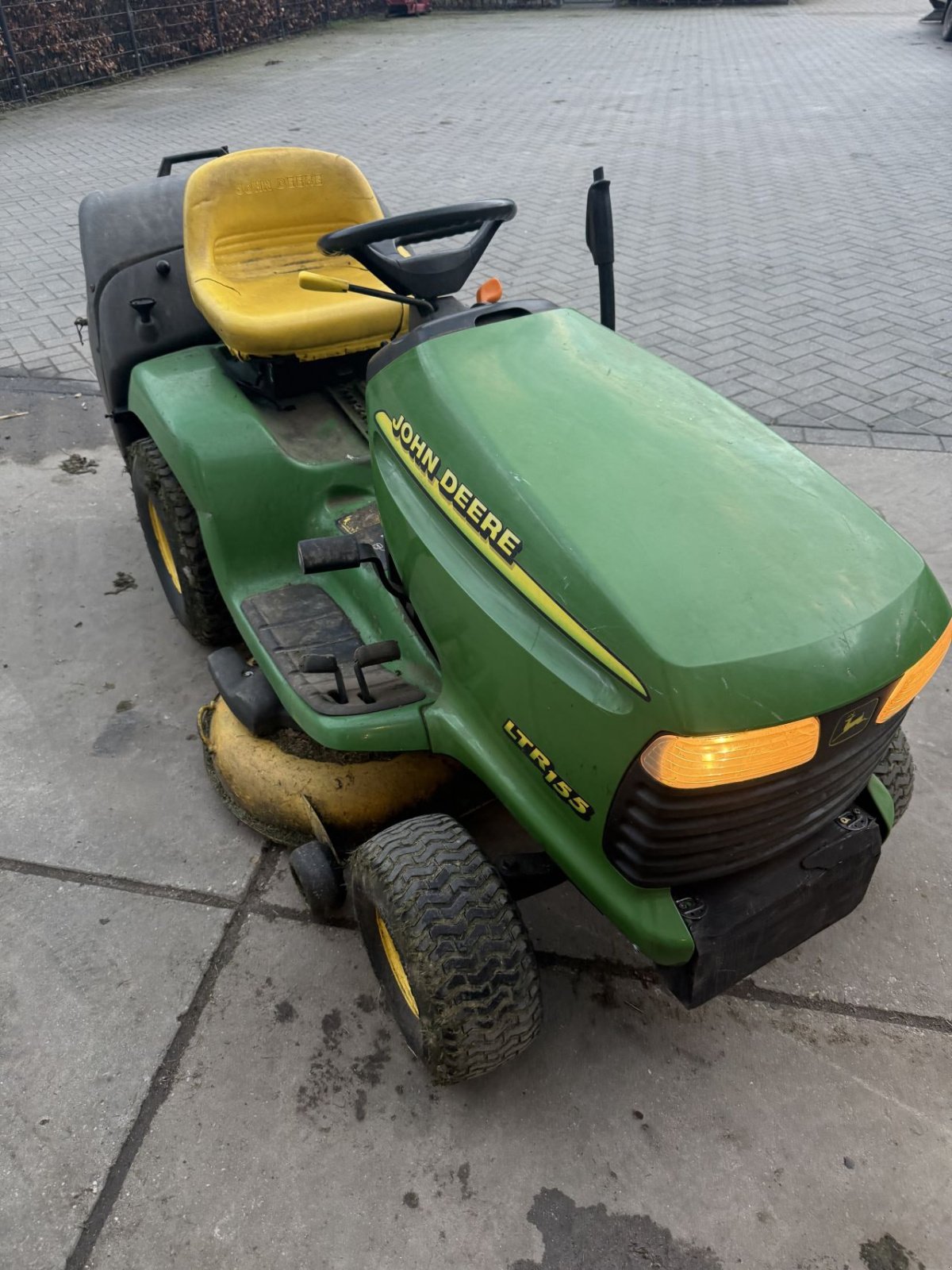 Sitzrasenmäher of the type John Deere Ltr155, Gebrauchtmaschine in Wadenoijen (Picture 2)