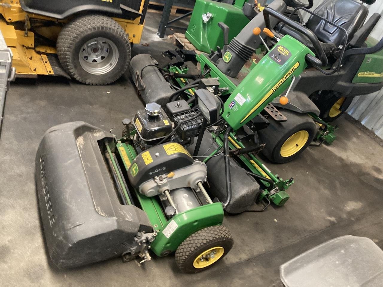 Sitzrasenmäher des Typs John Deere SL260 SINGELKLIPPER, Gebrauchtmaschine in Næstved (Bild 1)