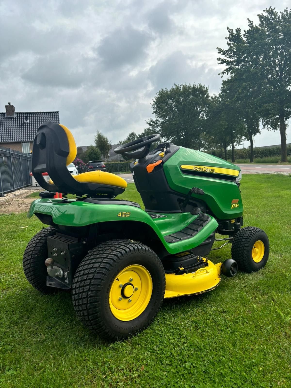 Sitzrasenmäher du type John Deere X354, Gebrauchtmaschine en Wadenoijen (Photo 2)