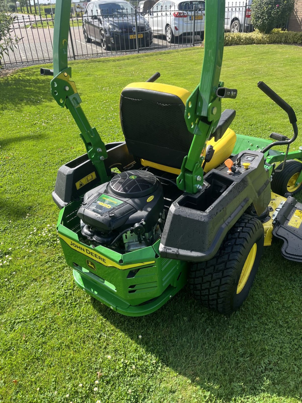 Sitzrasenmäher of the type John Deere Z515e, Gebrauchtmaschine in Wadenoijen (Picture 3)