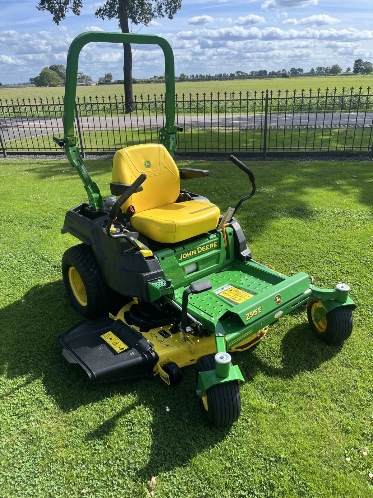 Sitzrasenmäher du type John Deere Z515e, Gebrauchtmaschine en Wadenoijen (Photo 2)