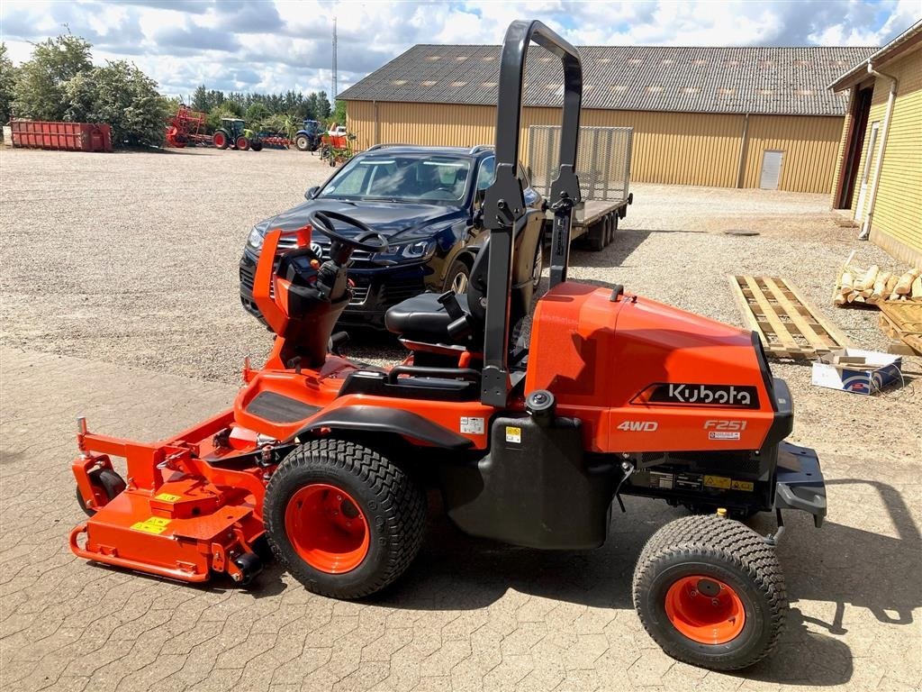 Sitzrasenmäher Türe ait Kubota F251 - 4 WD, Gebrauchtmaschine içinde Tinglev (resim 1)