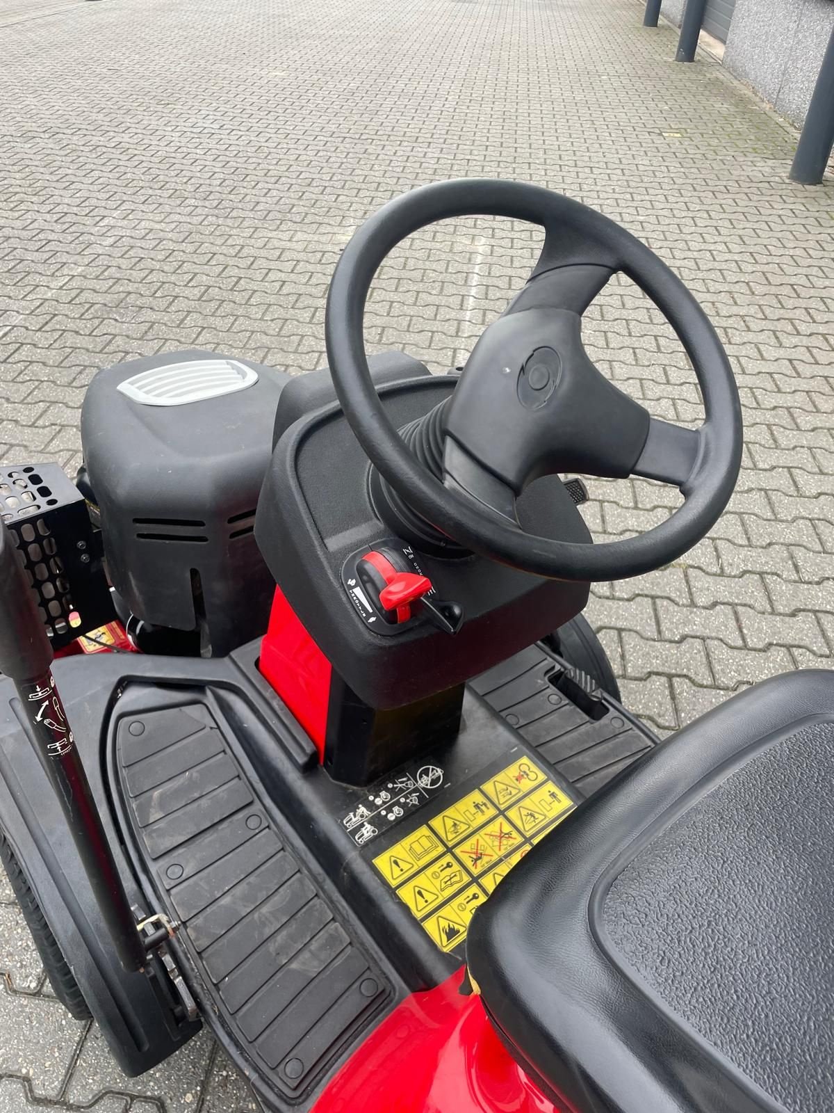 Sitzrasenmäher des Typs Massey Ferguson 4416 XL zitmaaier, Gebrauchtmaschine in Roermond (Bild 6)