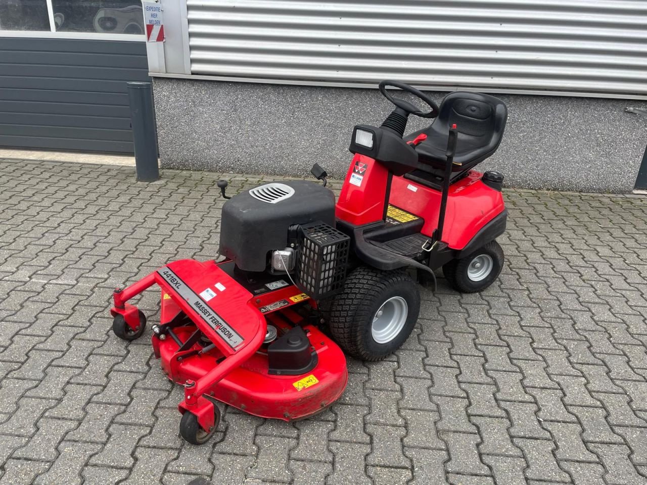 Sitzrasenmäher tip Massey Ferguson 4416 XL zitmaaier, Gebrauchtmaschine in Roermond (Poză 2)