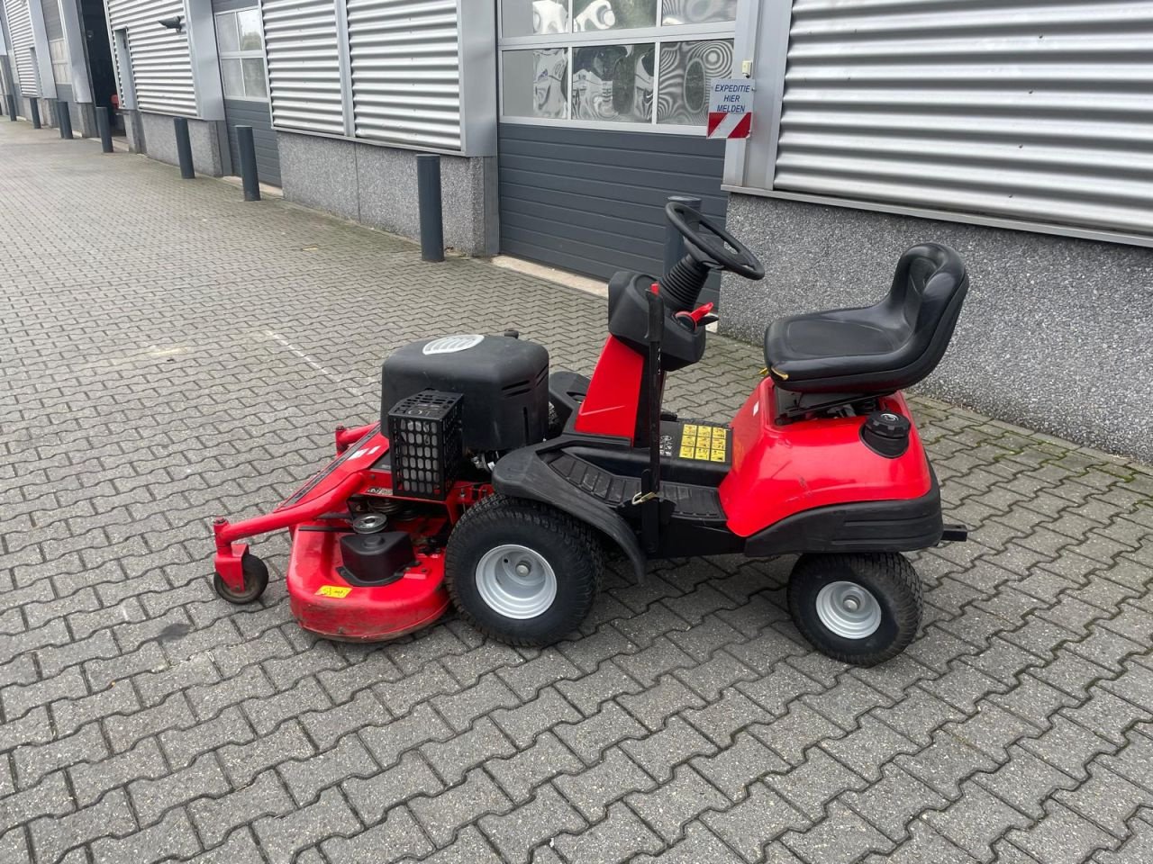 Sitzrasenmäher van het type Massey Ferguson 4416 XL zitmaaier, Gebrauchtmaschine in Roermond (Foto 5)