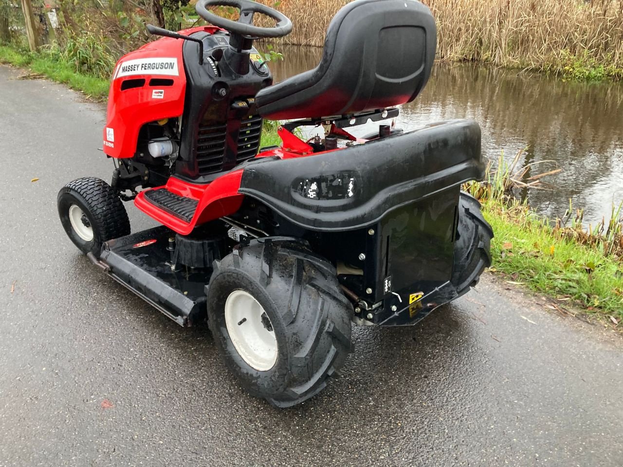 Sitzrasenmäher des Typs Massey Ferguson zitmaaier 36-22 HG, Gebrauchtmaschine in Stolwijk (Bild 2)