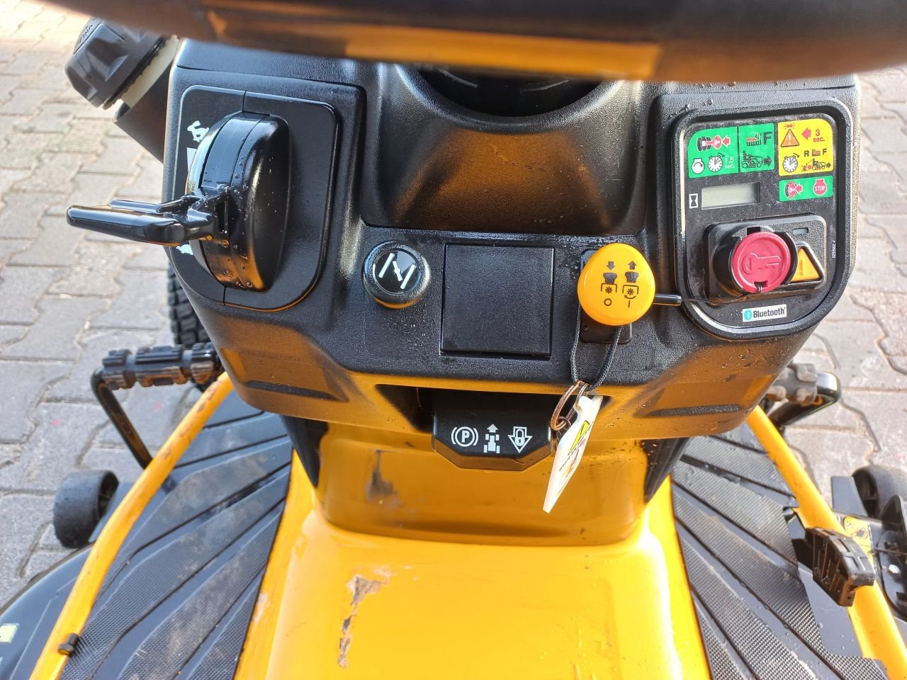 Sitzrasenmäher des Typs Sonstige Cubcadet Xt 3, Gebrauchtmaschine in Daarle (Bild 3)