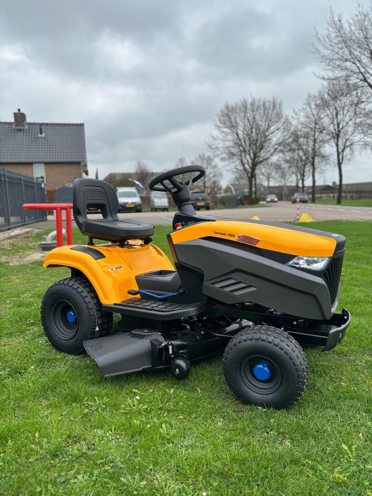 Sitzrasenmäher van het type Stiga 398e, Gebrauchtmaschine in Wadenoijen (Foto 1)