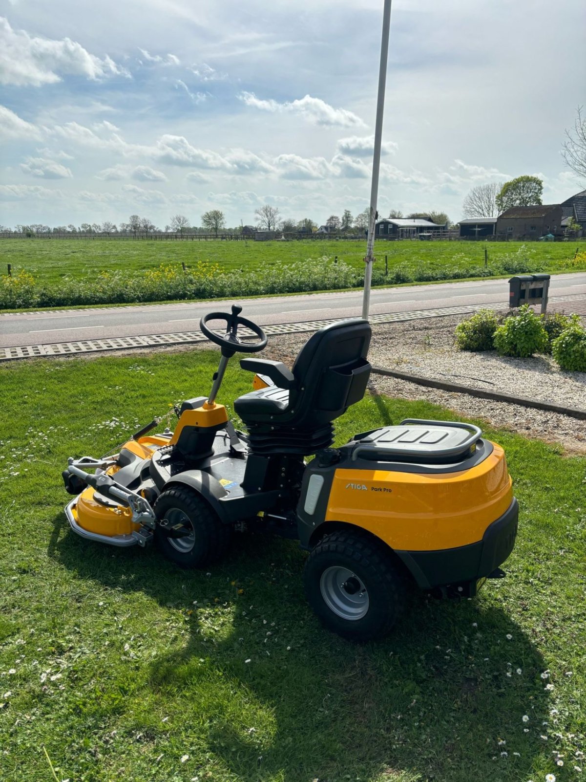 Sitzrasenmäher tip Stiga 900wx, Gebrauchtmaschine in Wadenoijen (Poză 2)