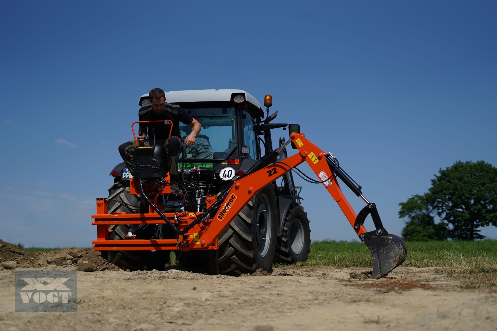 Sonstige Bagger & Lader Türe ait DIGGER L22 Heckbagger /Anbaubagger für Traktor inkl. Baggerschaufel-Aktion-, Neumaschine içinde Schmallenberg (resim 13)