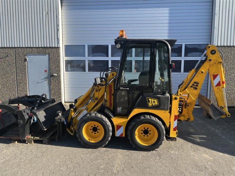 Sonstige Bagger & Lader of the type JCB 1CX med mange redskaber, Gebrauchtmaschine in Havndal