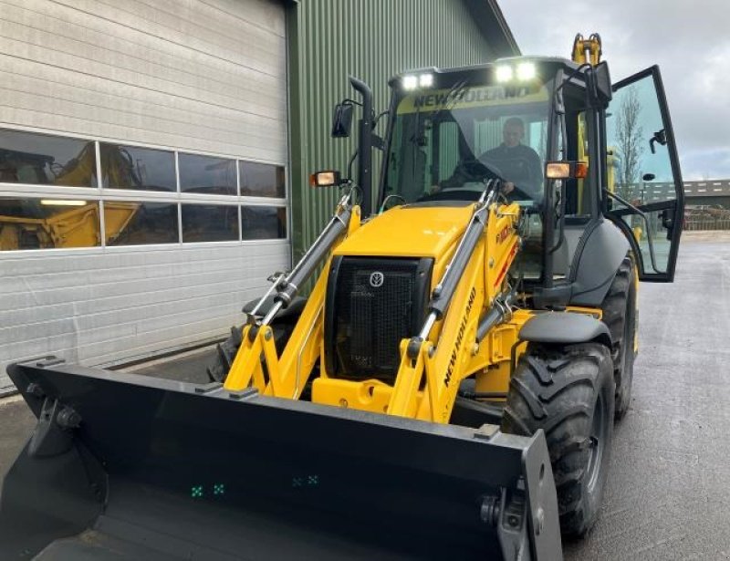 Sonstige Bagger & Lader du type New Holland B110D TC, Gebrauchtmaschine en Middelfart (Photo 3)