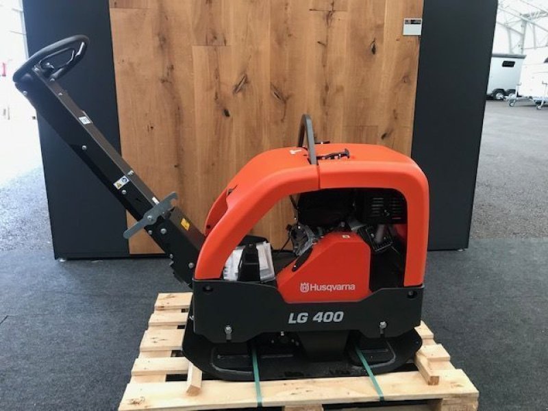 Sonstige Baumaschinen-Kleingeräte Türe ait Husqvarna Rüttelplatte LG400 Honda-Motor 8,2kW, Neumaschine içinde Tamsweg (resim 1)