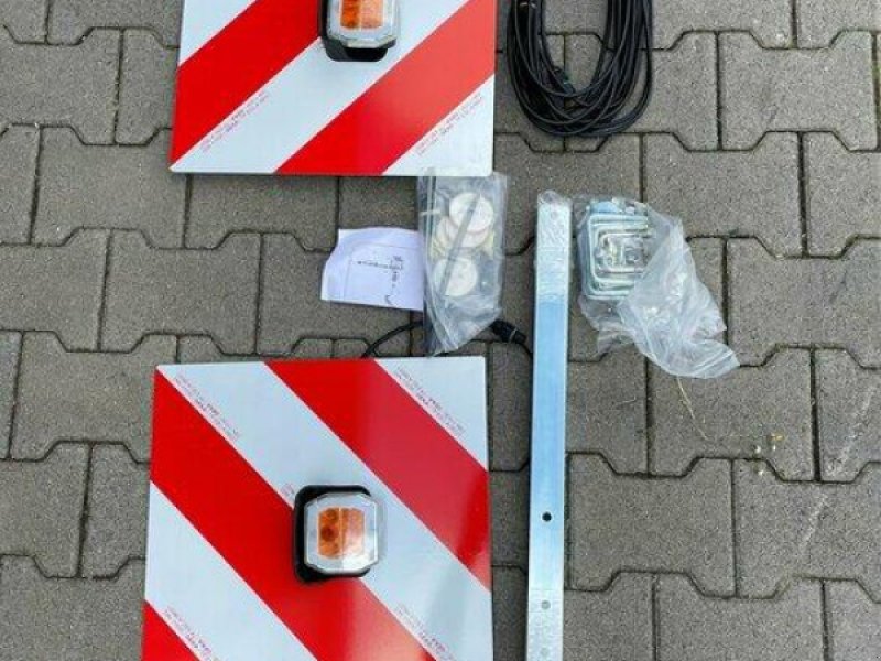 Sonstige Bodenbearbeitungsgeräte des Typs Güttler Beleuchtung mit Warntafeln, Neumaschine in Gundersheim