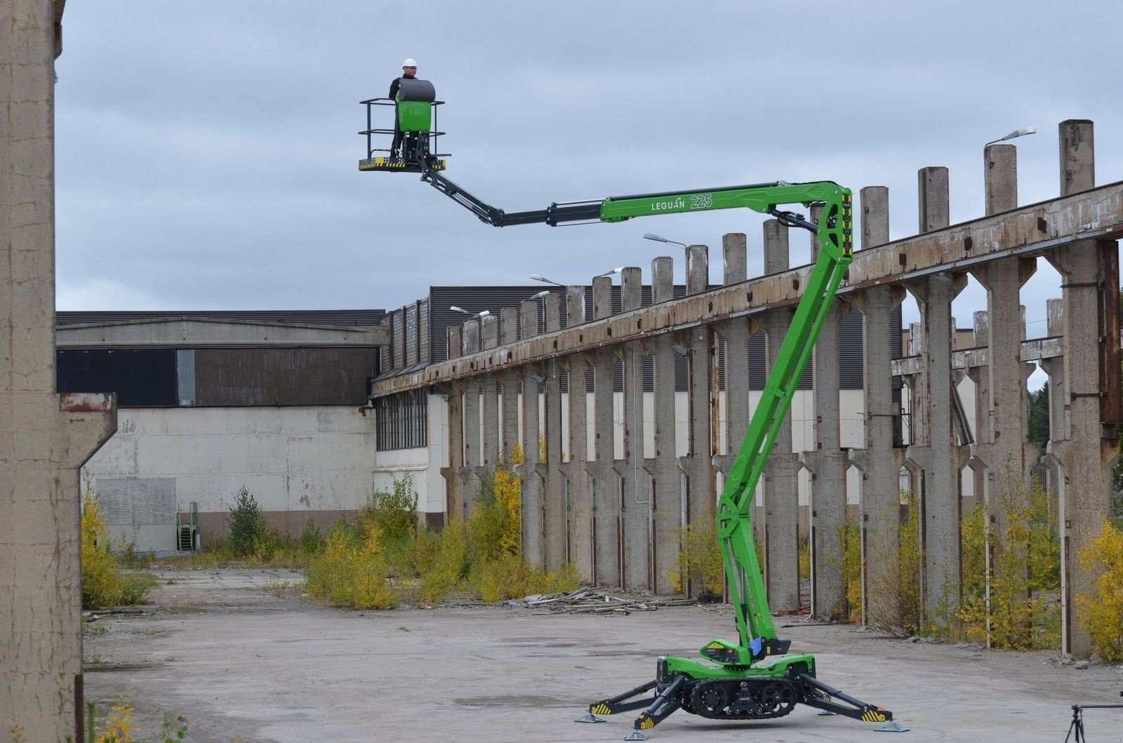 Sonstige Bühnen des Typs Sonstige Leguan Lifts Leguan 225 Hubarbeitsbühne, Neumaschine in Waidhofen an der Thaya (Bild 2)