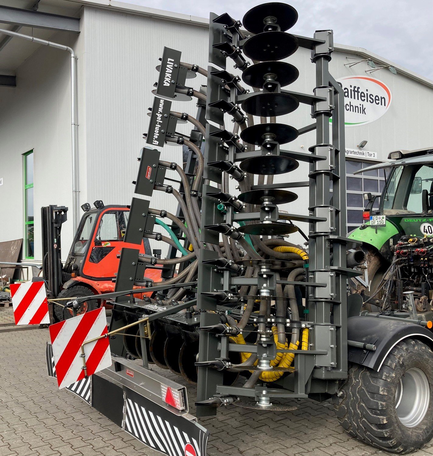 Sonstige Düngung & Pflanzenschutztechnik van het type Pel-Job Gülle Schlitzgerät 8m, Gebrauchtmaschine in Petersberg (Foto 5)