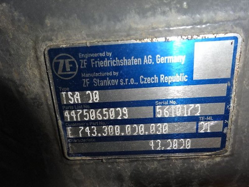 Sonstige Ersatzteile от тип Fendt Vorderachse ZF- von Fendt 724- Allradachse- iin Einzelteilen, gebraucht в Neureichenau (Снимка 9)