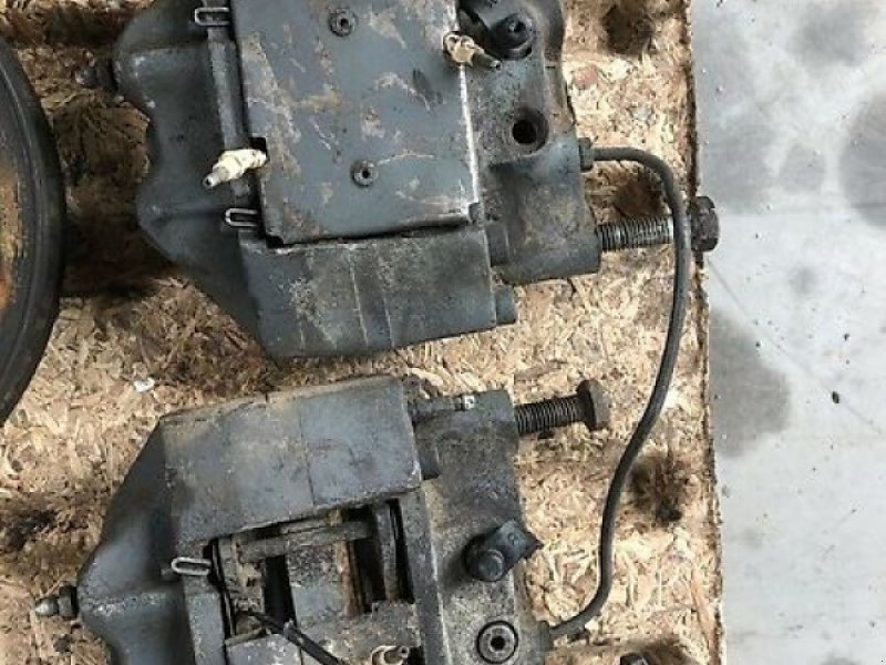 Sonstige Ersatzteile του τύπου Sonstige 2 Bremssättel, Bremssattel, für 31mm Scheibe, Fendt 312, 311, usw, gebraucht σε Meinerzhagen