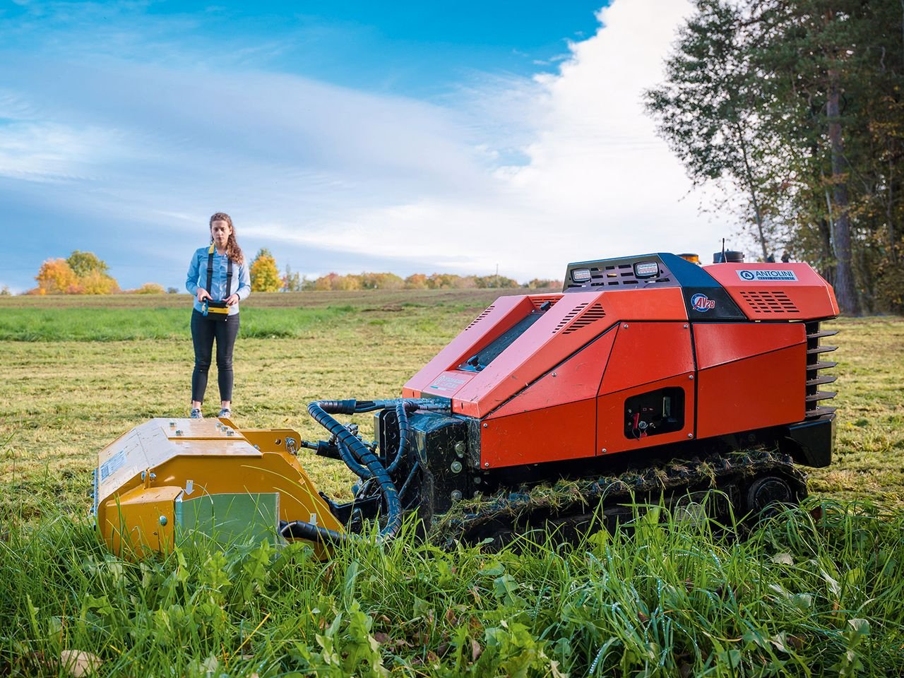 Sonstige Forsttechnik tip Reil & Eichinger Mähraupe Funkraupe Mulchraupe Forstmulcher Solarpark Vermietung, Mietmaschine in Nittenau (Poză 2)