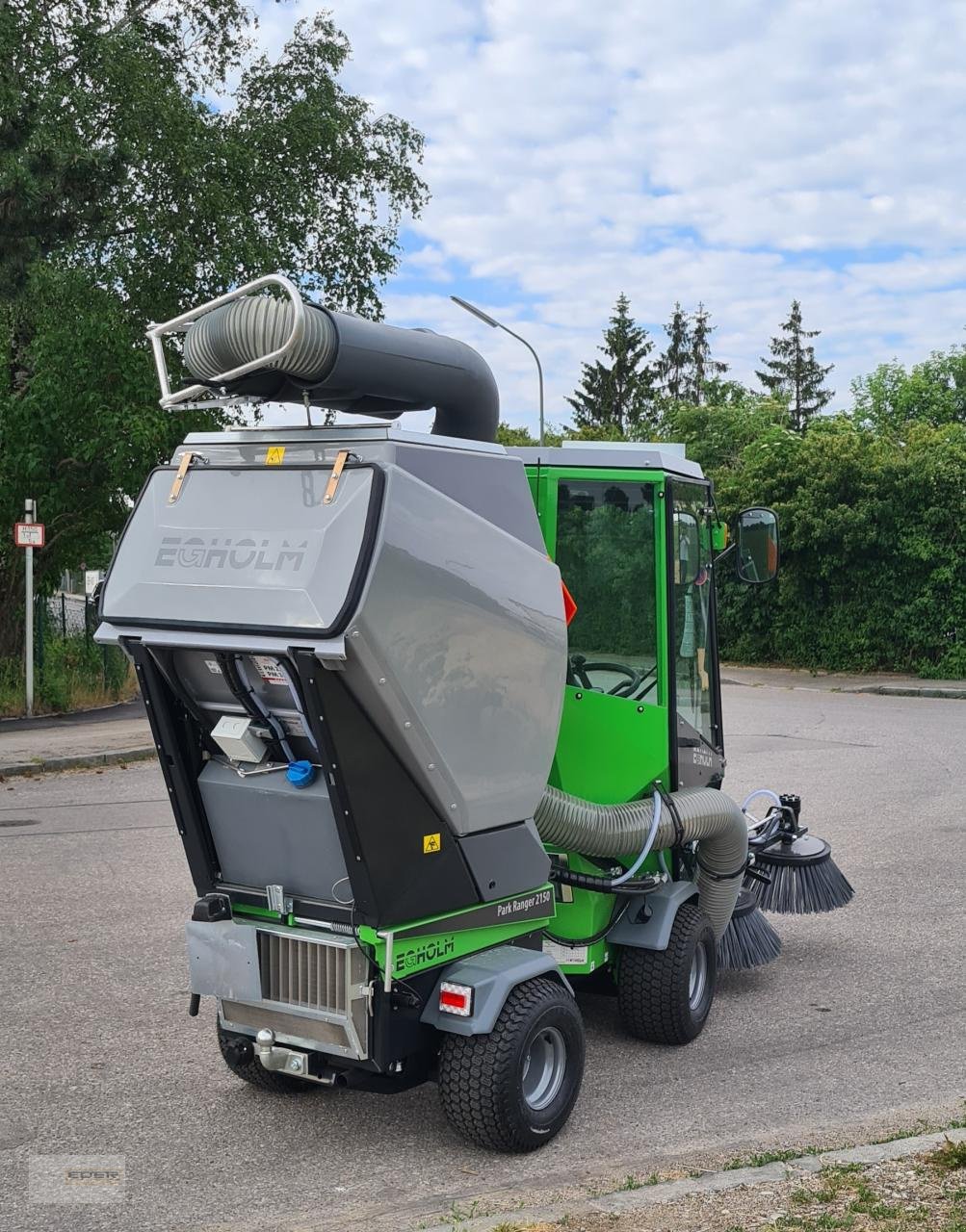 Sonstige Gartentechnik & Kommunaltechnik van het type Egholm Park Ranger 2150, Neumaschine in Kirchheim b. München (Foto 9)