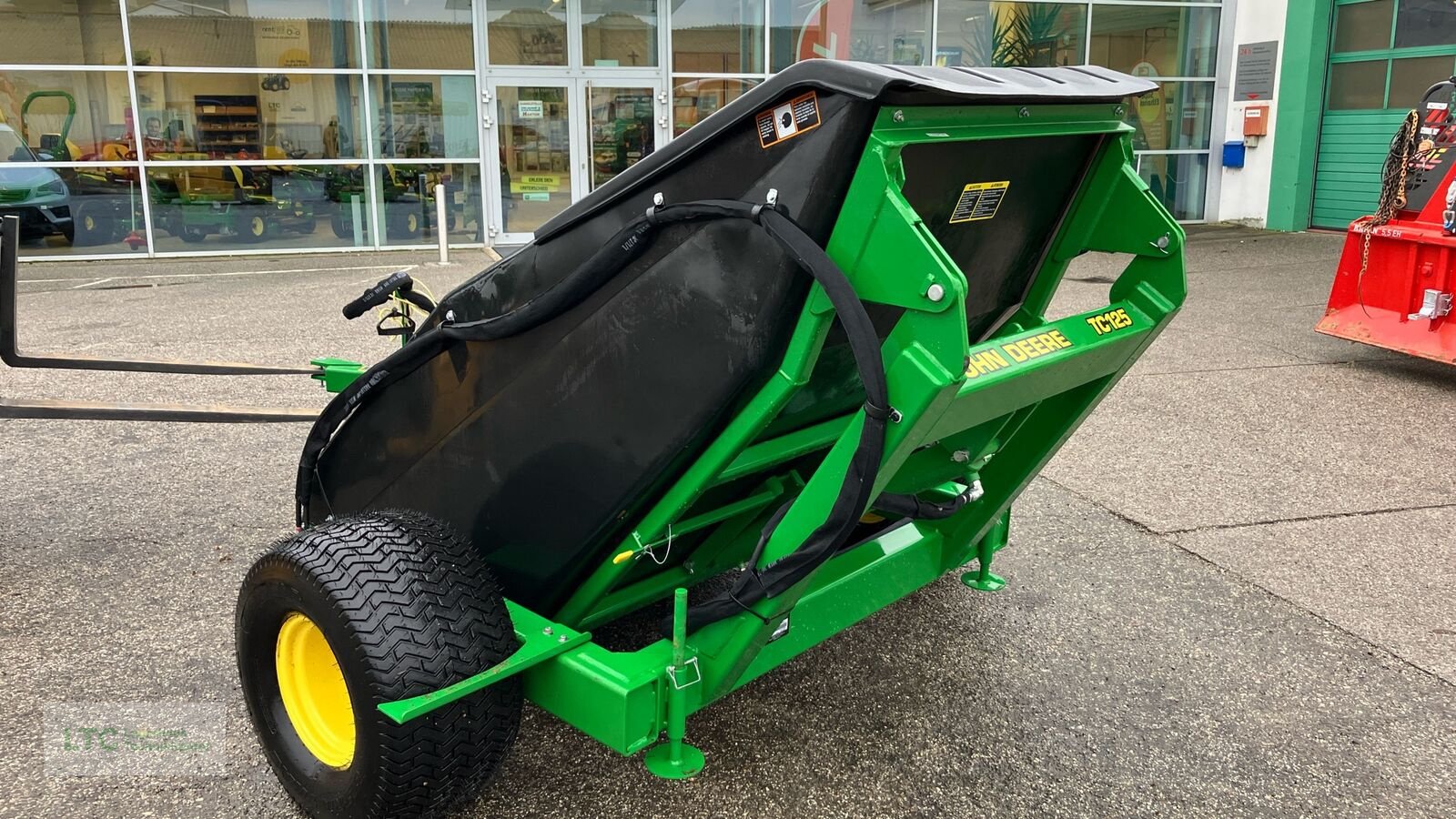 Sonstige Gartentechnik & Kommunaltechnik of the type John Deere TC125 Rasenkehrmaschine, Vorführmaschine in Herzogenburg (Picture 3)