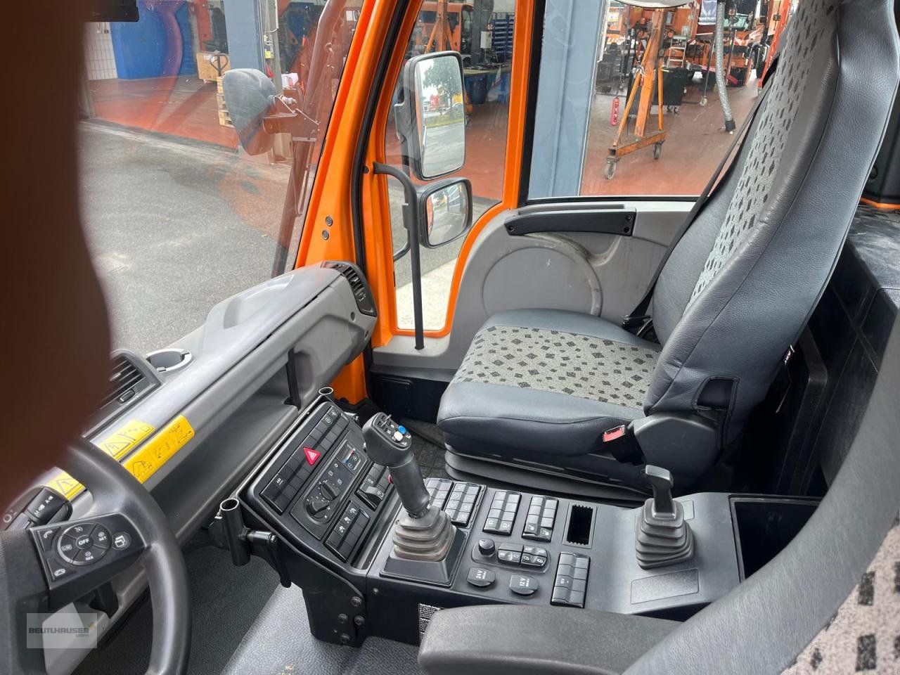 Sonstige Gartentechnik & Kommunaltechnik del tipo Mercedes-Benz Mercedes Benz Unimog U 218 Top Ausstattung, Gebrauchtmaschine en Hagelstadt (Imagen 15)