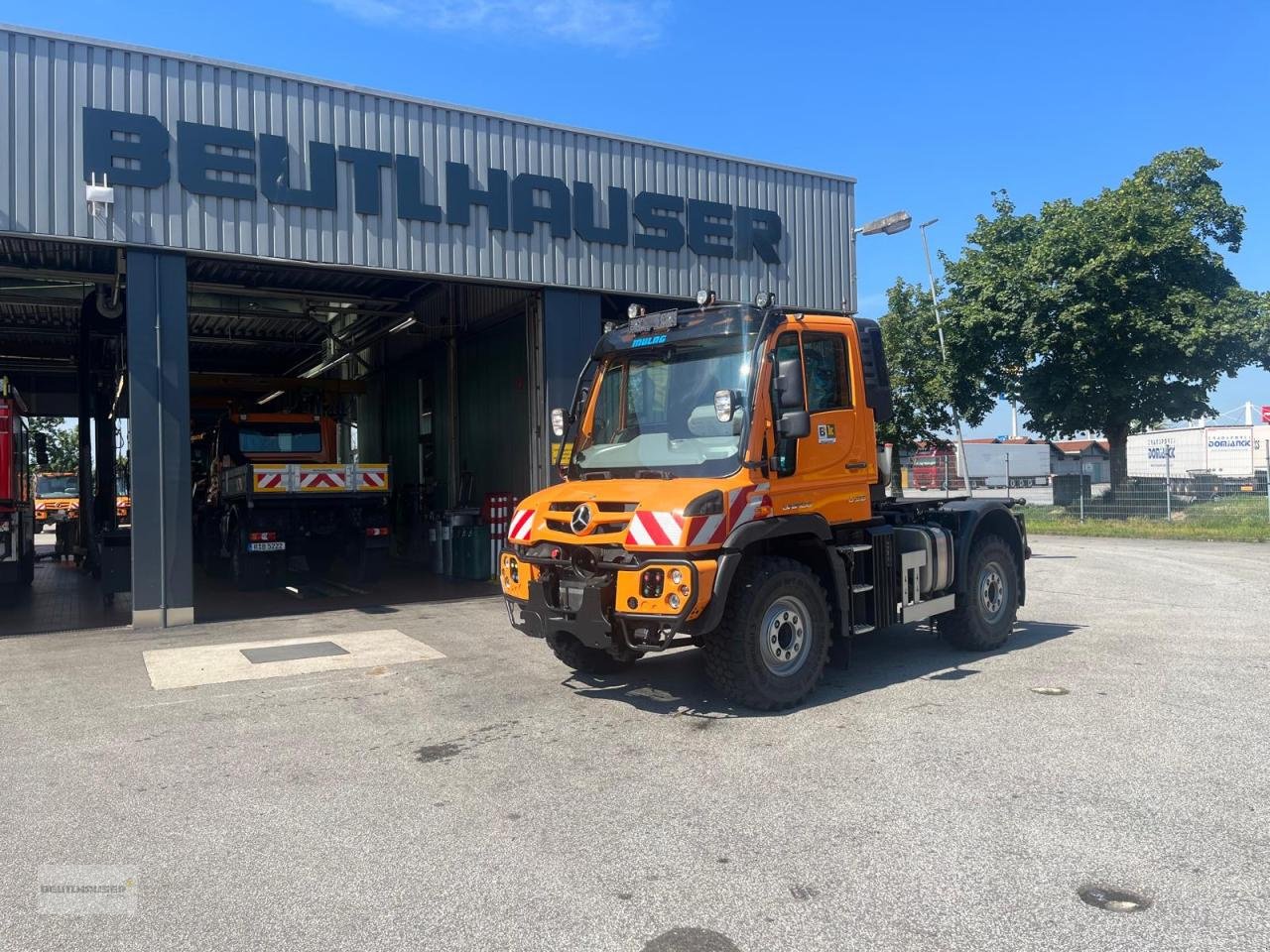 Sonstige Gartentechnik & Kommunaltechnik Türe ait Mercedes-Benz Mercedes Benz Unimog U 318, Gebrauchtmaschine içinde Hengersberg (resim 1)