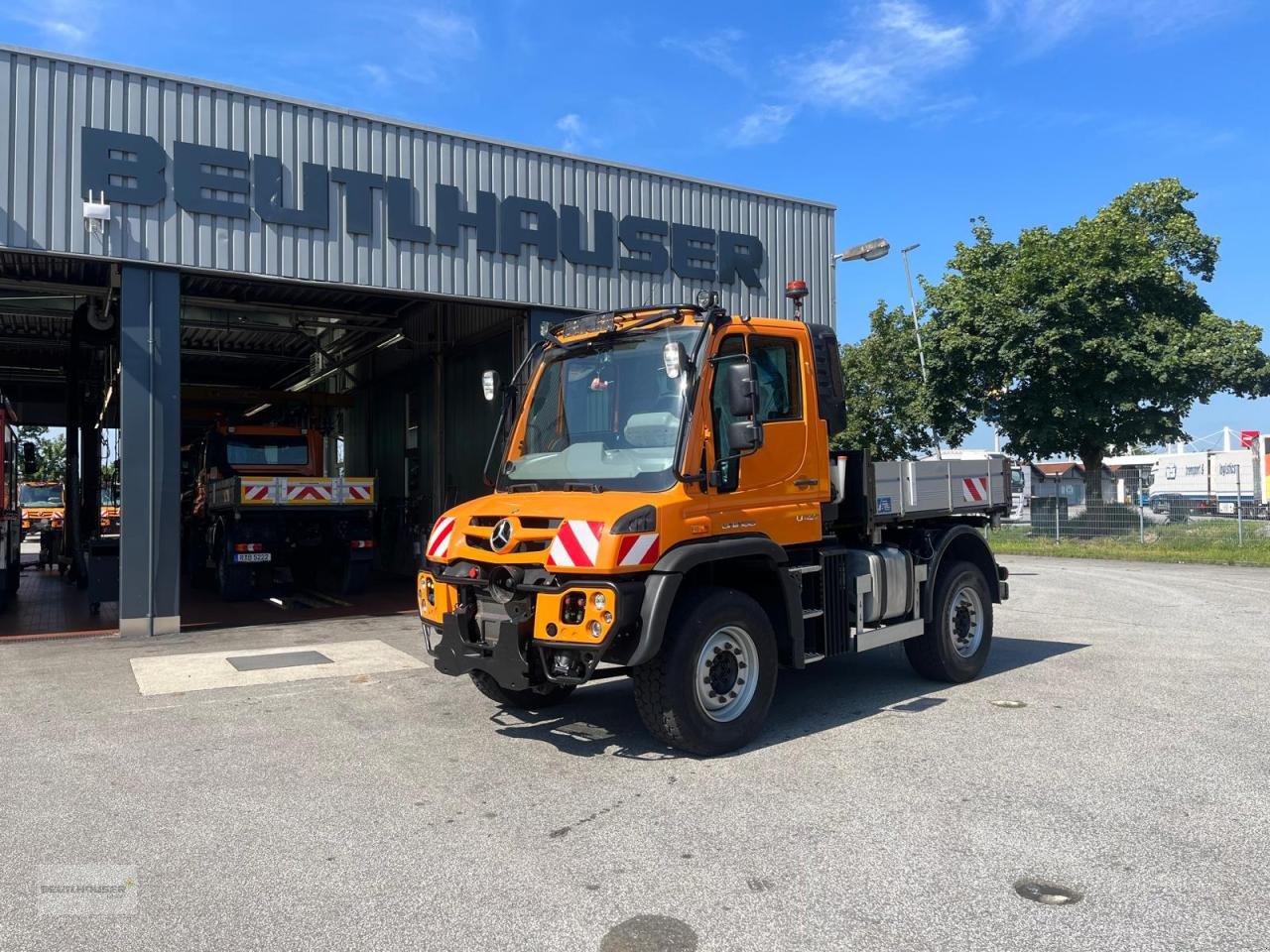 Sonstige Gartentechnik & Kommunaltechnik del tipo Mercedes-Benz Mercedes Benz Unimog U 427 Top Ausstattung, Gebrauchtmaschine en Hengersberg (Imagen 1)