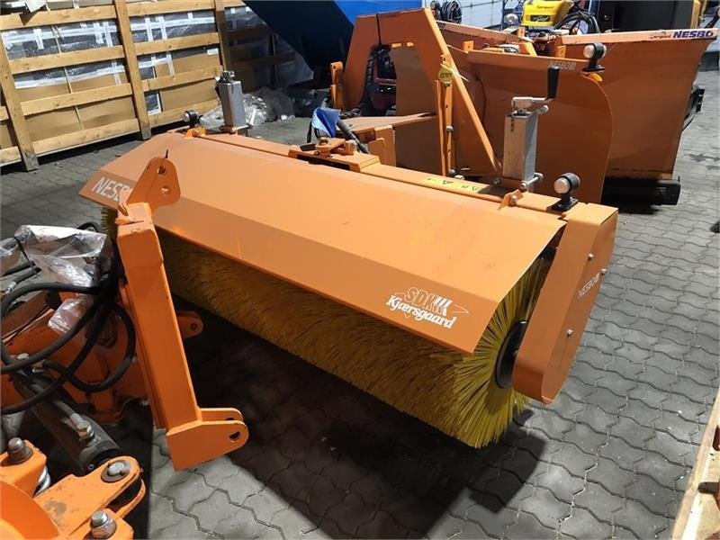 Sonstige Gartentechnik & Kommunaltechnik του τύπου Sonstige FM2000S / Overglemt fejemaskine, ALDRIG brugt, Gebrauchtmaschine σε Aalborg SV (Φωτογραφία 1)