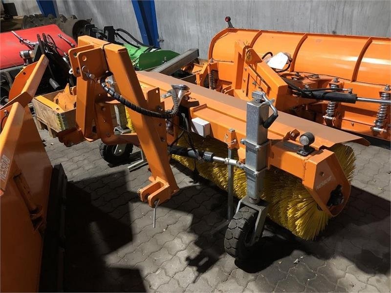 Sonstige Gartentechnik & Kommunaltechnik του τύπου Sonstige FM2000S / Overglemt fejemaskine, ALDRIG brugt, Gebrauchtmaschine σε Aalborg SV (Φωτογραφία 4)