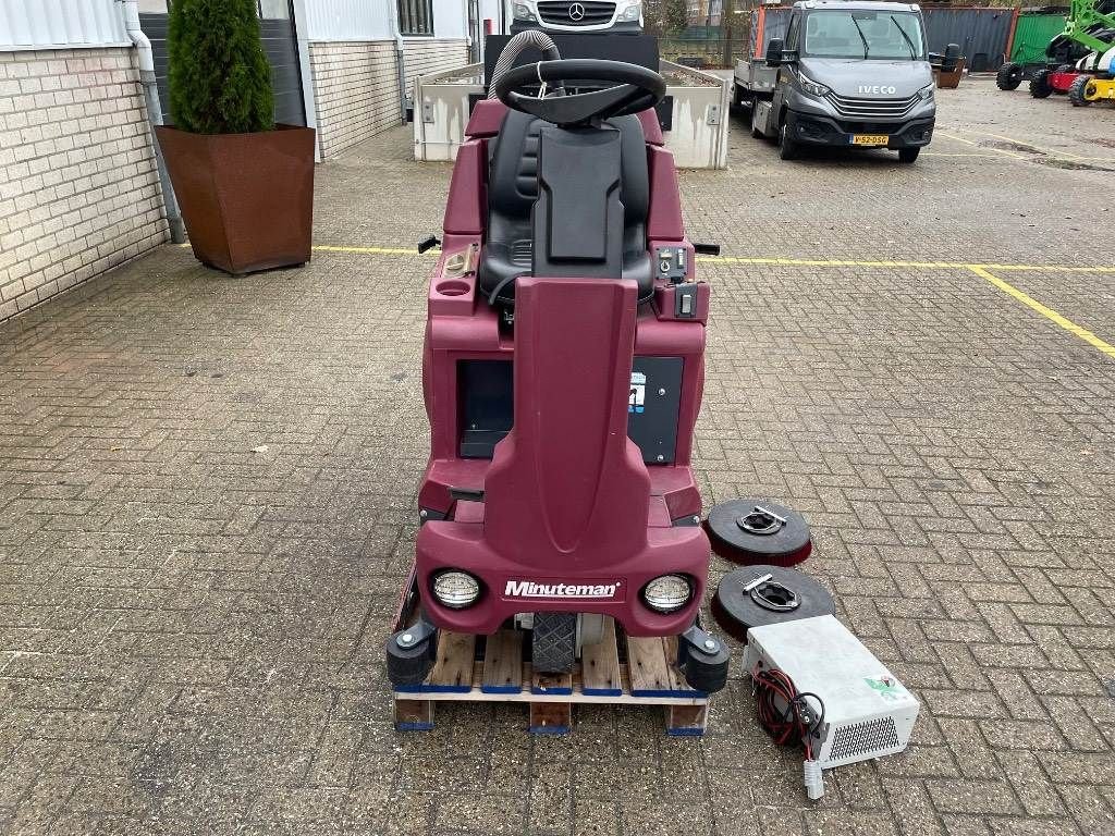 Sonstige Gartentechnik & Kommunaltechnik del tipo Sonstige Minuteman Powerboss SC2832E, Gebrauchtmaschine In WIJCHEN (Immagine 3)