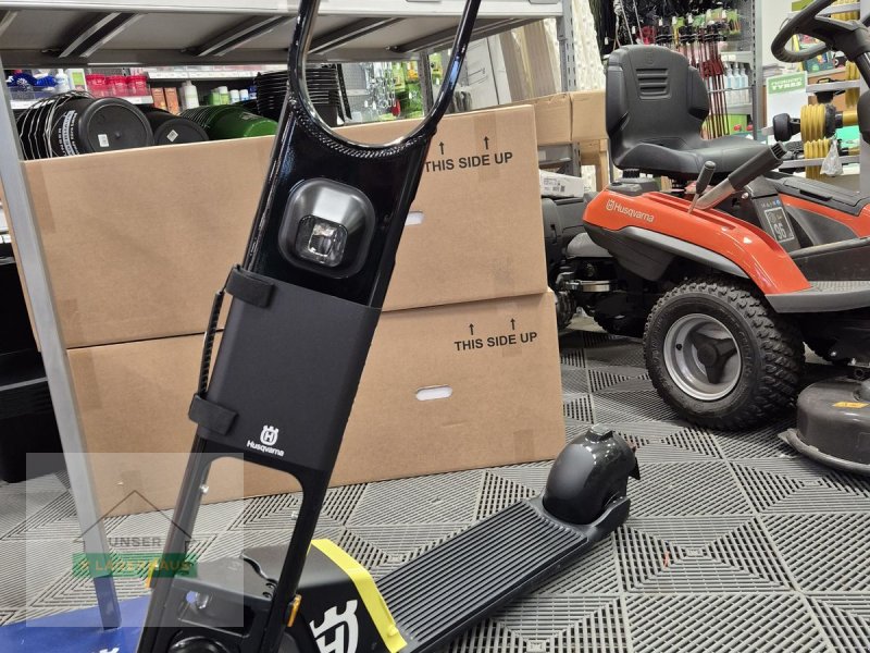 Sonstige Gartentechnik & Kommunaltechnik a típus Sonstige Skutta / E-Scooter Husqvarna, Neumaschine ekkor: Engerwitzdorf