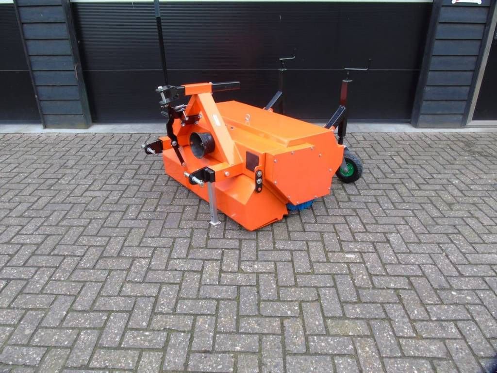 Sonstige Gartentechnik & Kommunaltechnik typu Sonstige Veegmachine PTO 115cm aftakas aangedreven minitrekker, Gebrauchtmaschine v Ederveen (Obrázek 1)