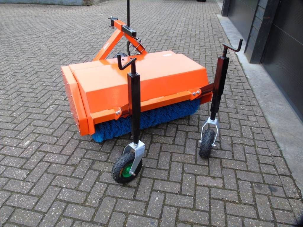 Sonstige Gartentechnik & Kommunaltechnik typu Sonstige Veegmachine PTO 115cm aftakas aangedreven minitrekker, Gebrauchtmaschine v Ederveen (Obrázek 5)