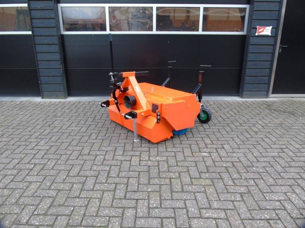 Sonstige Gartentechnik & Kommunaltechnik a típus Sonstige Veegmachine PTO 115cm aftakas aangedreven minitrekker, Gebrauchtmaschine ekkor: Ederveen (Kép 2)