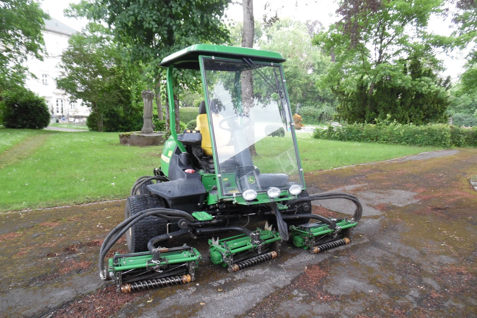 Sonstige Golftechnik typu John Deere 8700A, Gebrauchtmaschine v Michelau Ofr. (Obrázek 1)