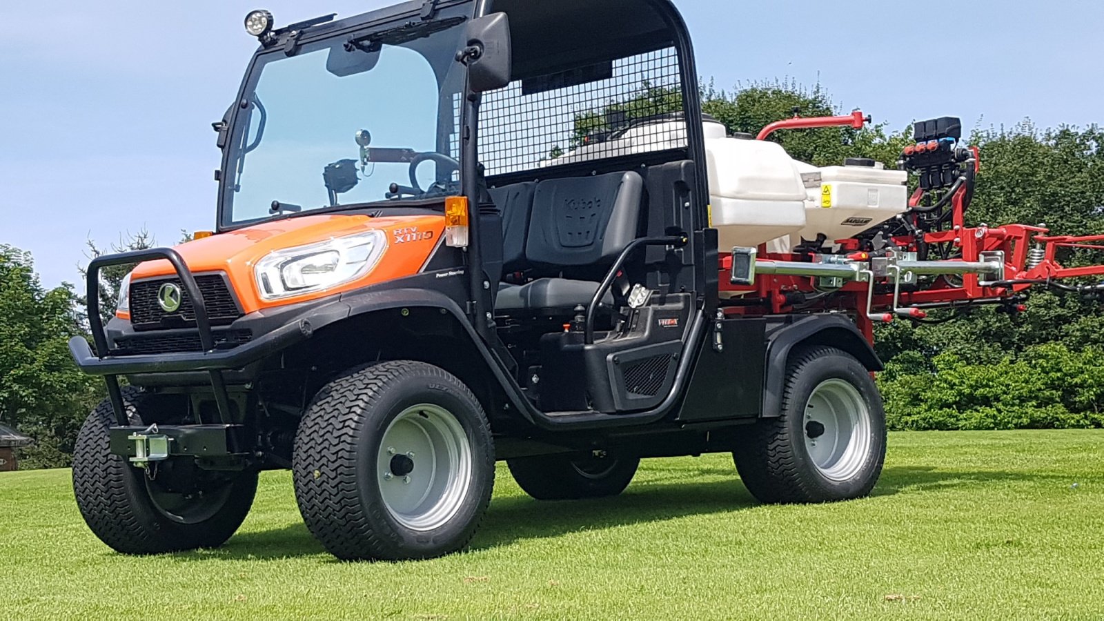 Sonstige Golftechnik от тип Kubota RTVX-1110 mit Aufbauspritze, Neumaschine в Olpe (Снимка 1)