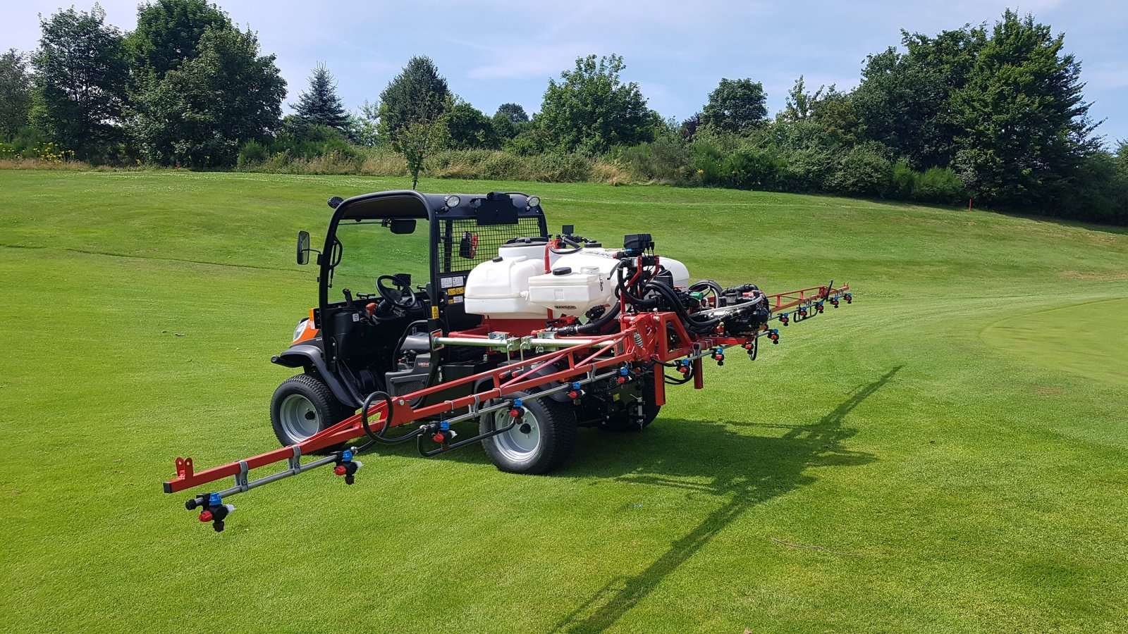 Sonstige Golftechnik des Typs Kubota RTVX-1110 mit Aufbauspritze, Neumaschine in Olpe (Bild 4)