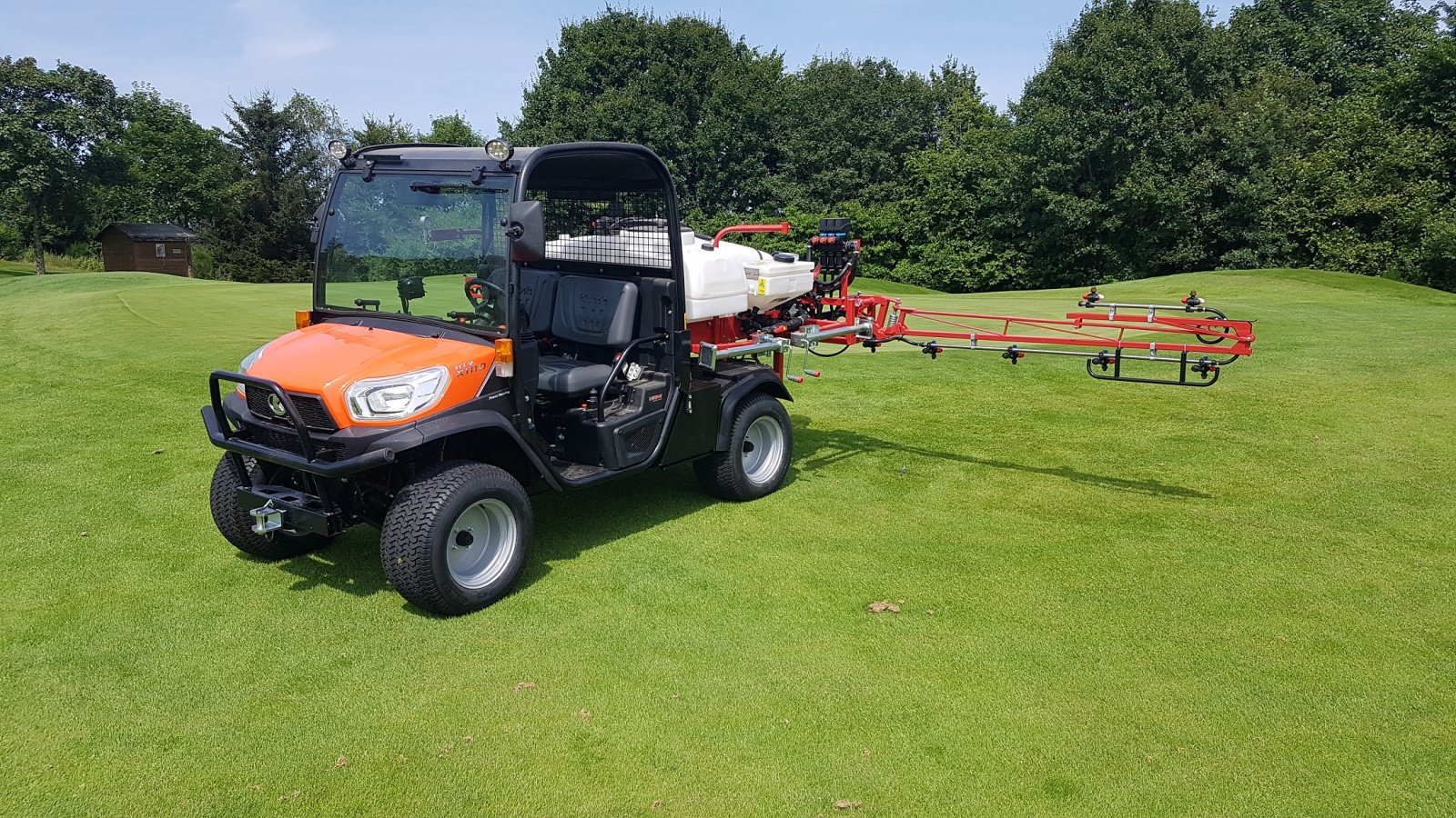 Sonstige Golftechnik of the type Kubota RTVX-1110 mit Aufbauspritze, Neumaschine in Olpe (Picture 12)