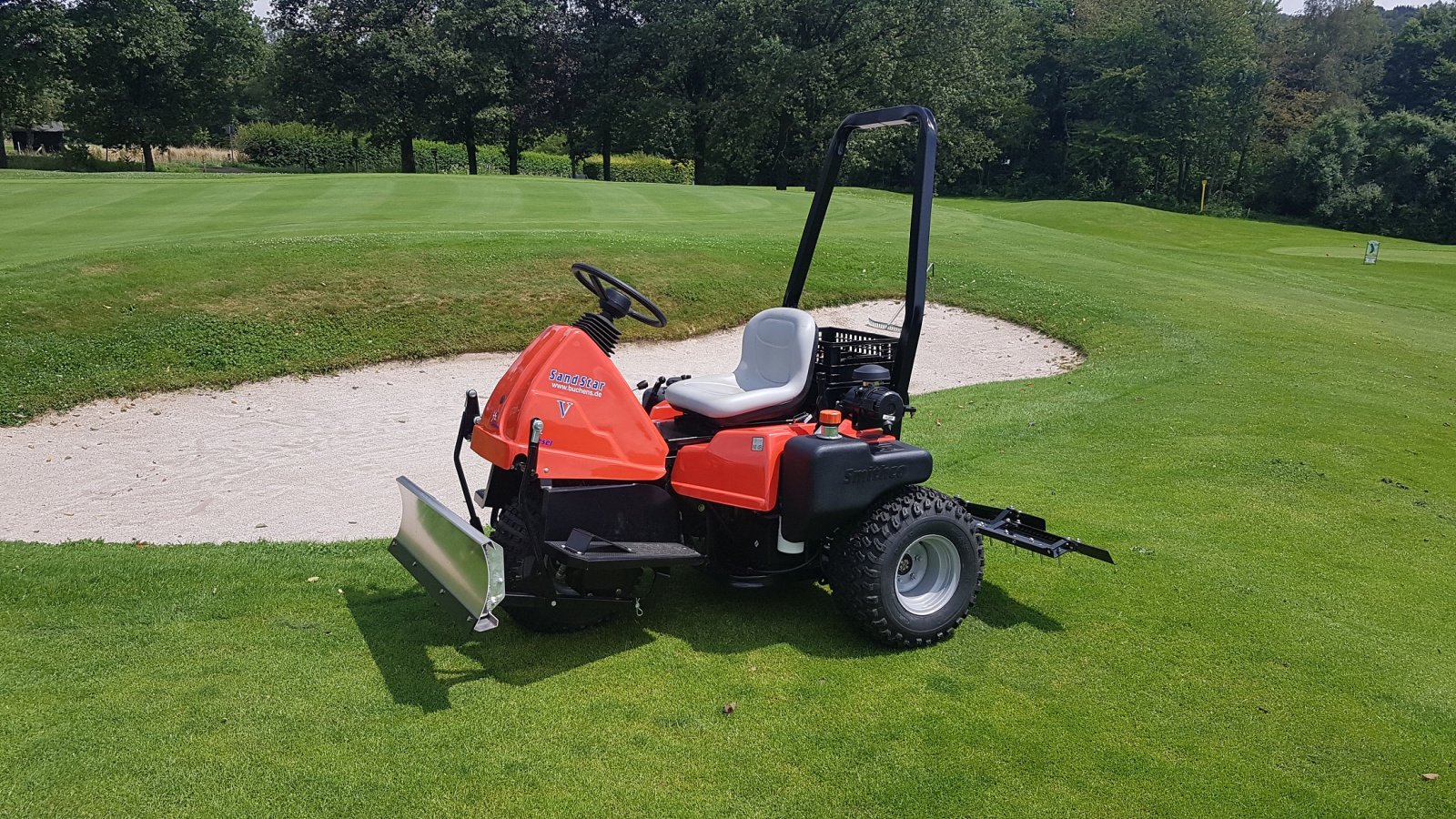 Sonstige Golftechnik typu Smithco Sand Star 3-WD Diesel Neu, Neumaschine w Olpe (Zdjęcie 3)