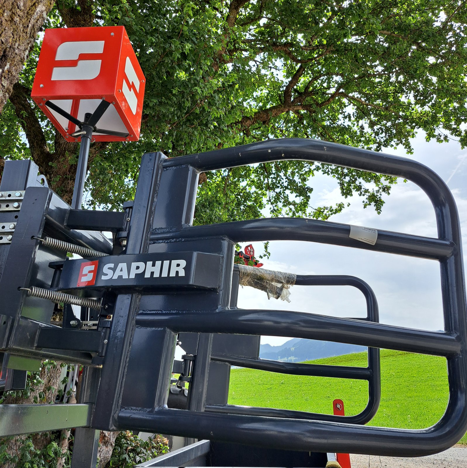 Sonstige Grünlandtechnik & Futtererntetechnik van het type Saphir Folienballenzange Typ FBZ, Neumaschine in Wertach (Foto 1)