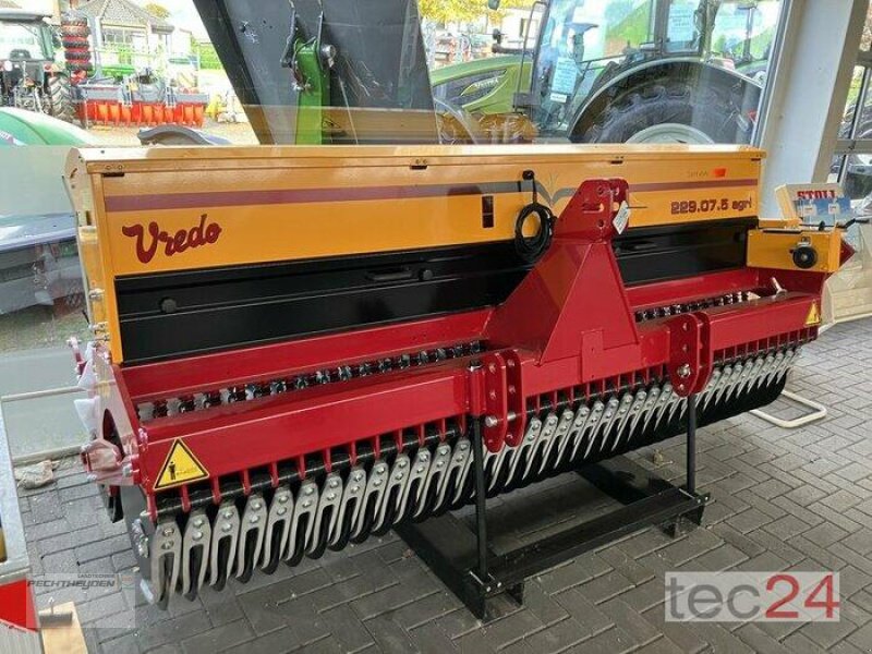 Sonstige Grünlandtechnik & Futtererntetechnik des Typs Vredo DZ229.075 Packerringwalze, Neumaschine in Rees (Bild 1)