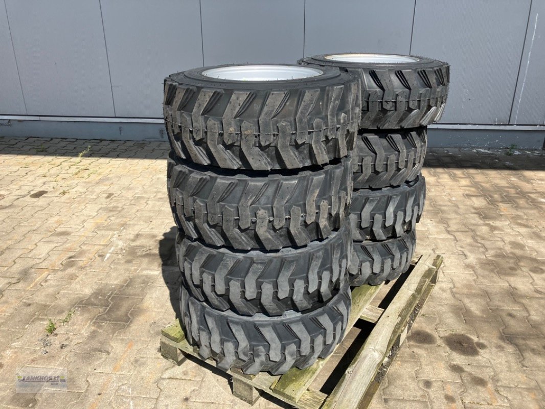 Sonstige Hoftechnik del tipo GiANT 27X10.50-15 SKID, Neumaschine en Aurich (Imagen 1)