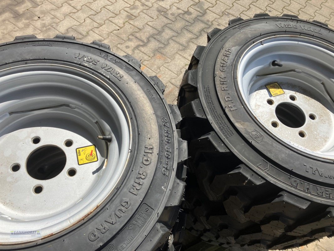 Sonstige Hoftechnik des Typs GiANT 27X10.50-15 SKID, Neumaschine in Aurich (Bild 3)