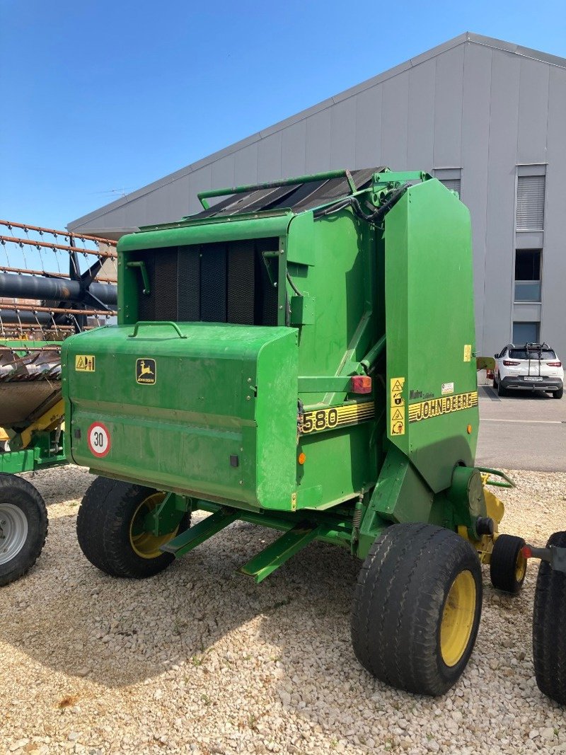 Sonstige Pressen des Typs John Deere 580, Gebrauchtmaschine in Chavornay (Bild 3)